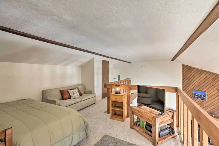 Mtn-view Silverthorne Gem w/ Shared Hot Tub