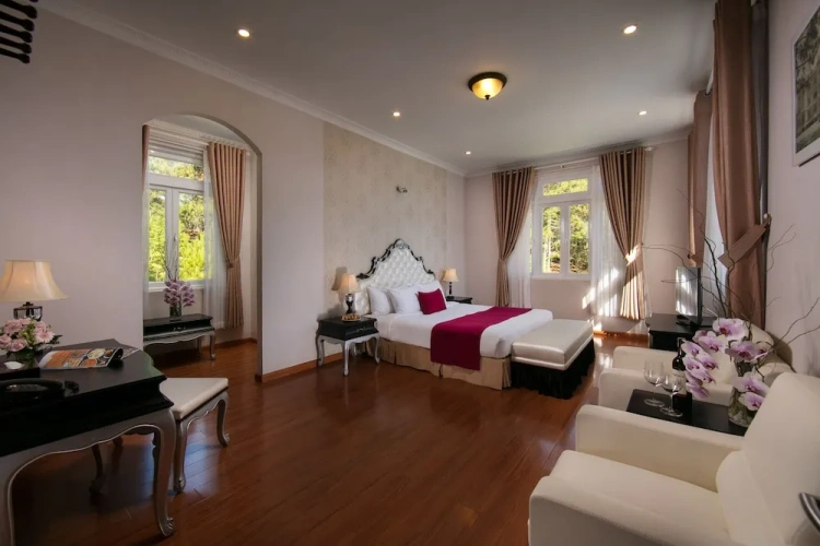 Deluxe room with balcony and with lake view