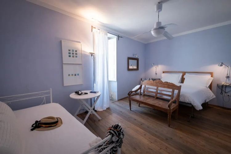 Standard Triple room with balcony