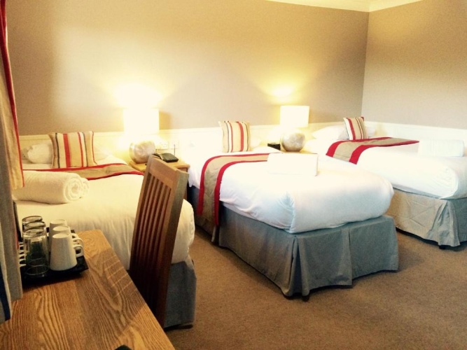 Standard Triple room
