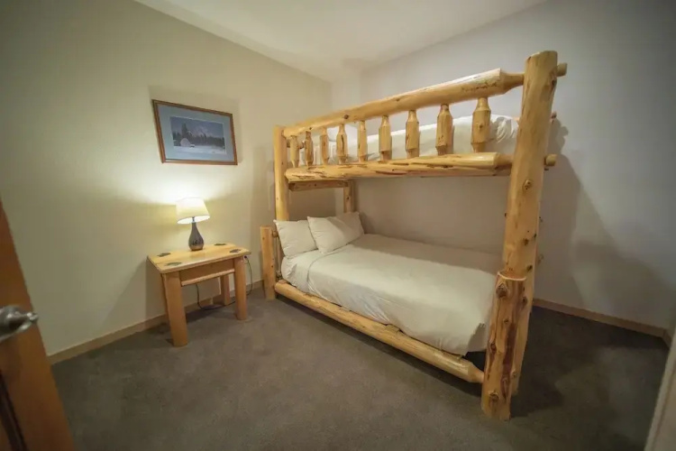 Gateway Lodge 5015