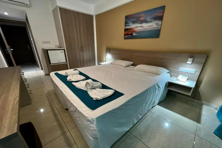Sunny Blue Hotel