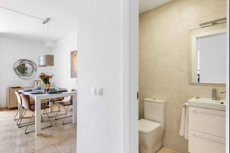 Beachfront triplex with swimming pool parking
