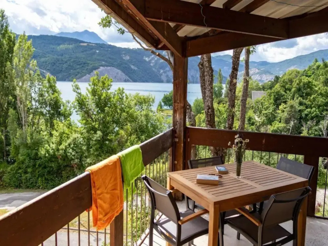 Apartment by Lake Serre-poncon With Pool