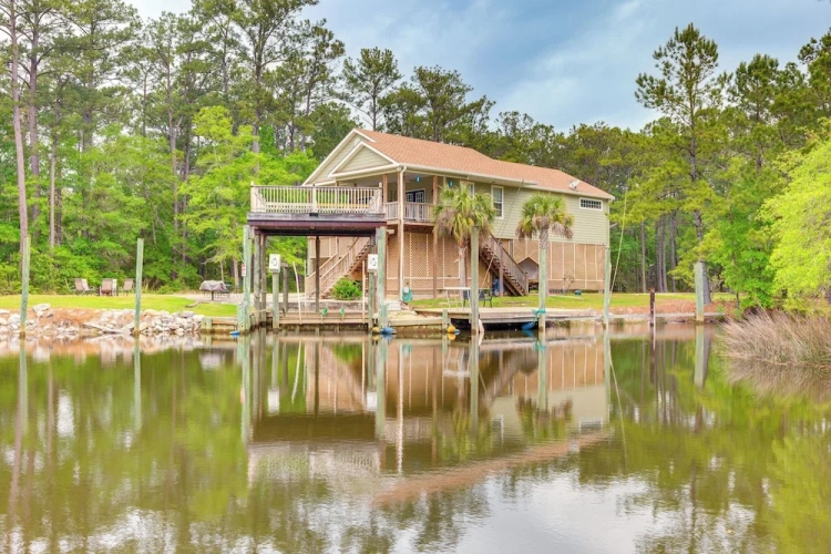 3 Bedrooms Cottage with balcony