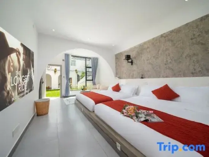 Standard Family room with garden view
