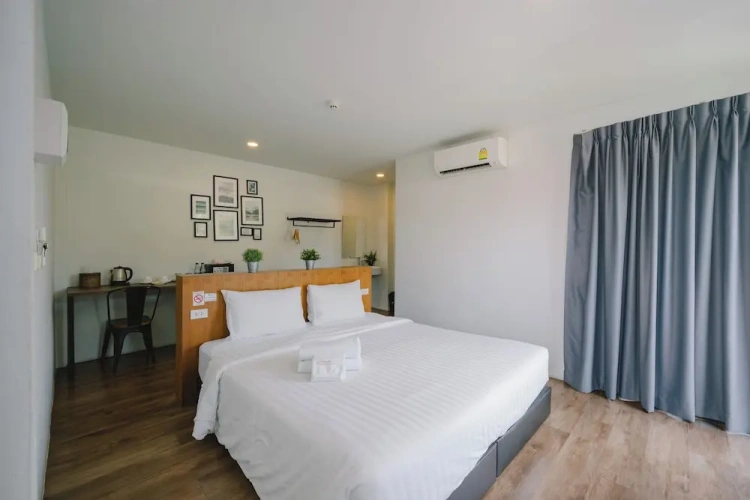 Standard room with mountain view