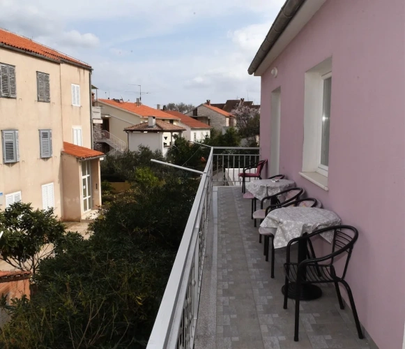 3 Bedrooms Apartment