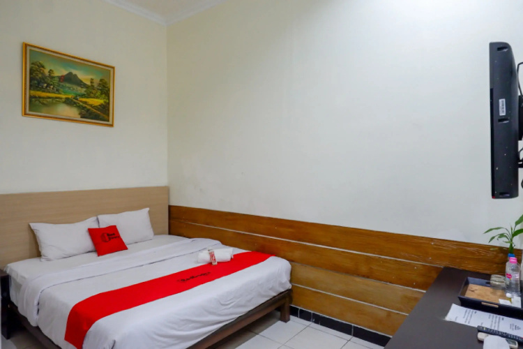 RedDoorz Plus @ Hotel Asih UNY