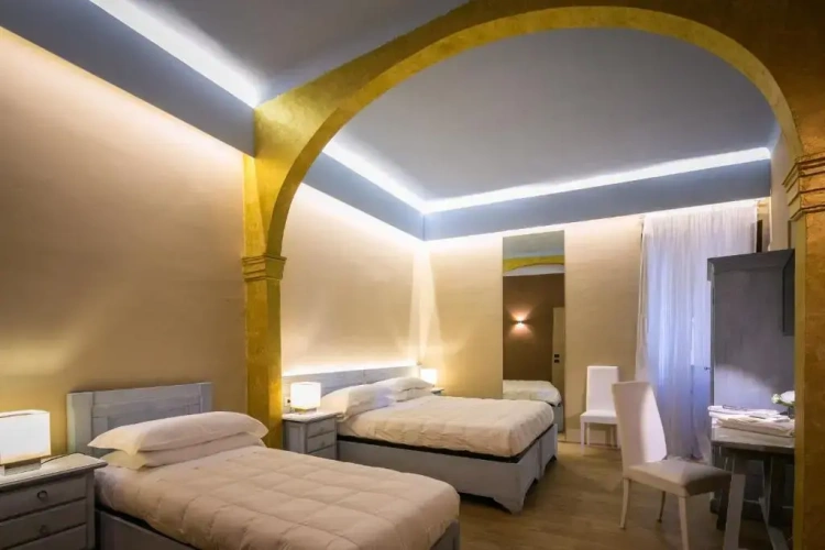Standard Triple room