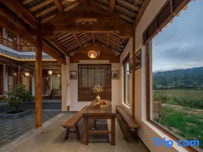 Shaxi Inviting Moon Guesthouse