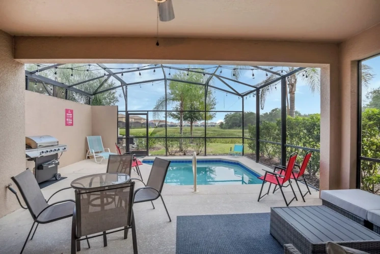 5 Bedrooms Villa
