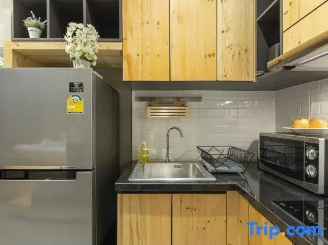 Stylish Studio Apartment. Rooftop Pool at Nai Harn