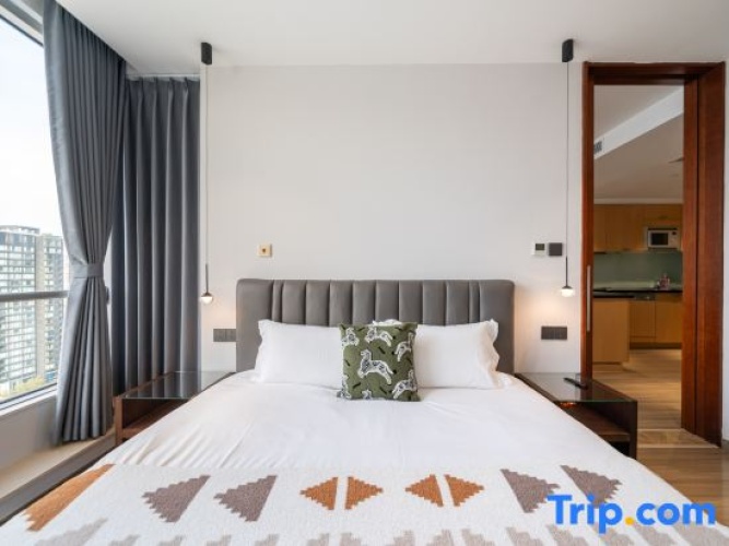 Deluxe Double Suite with city view