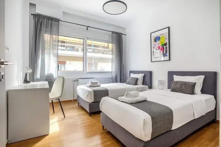 Cozyopolis - Timeless 3-BR in Athens