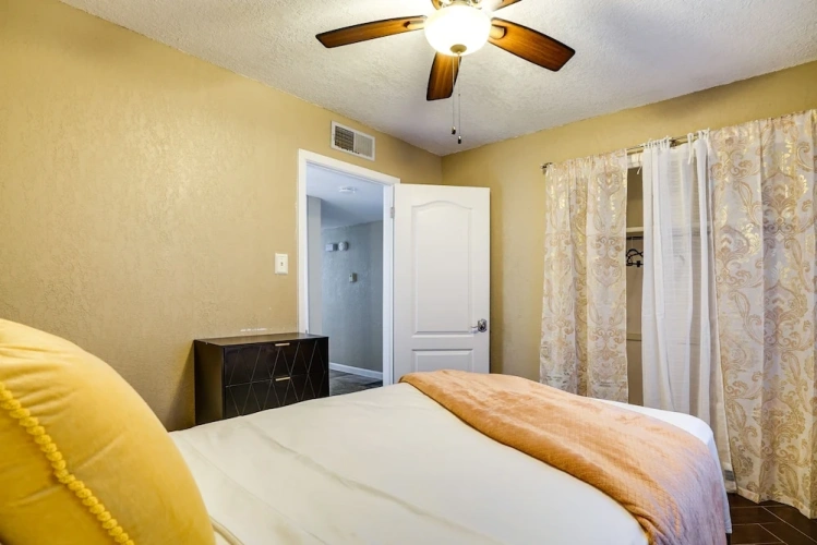 4 Bedrooms Cottage