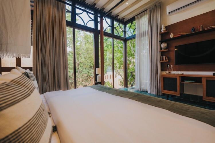 Junior Suite with balcony and with garden view