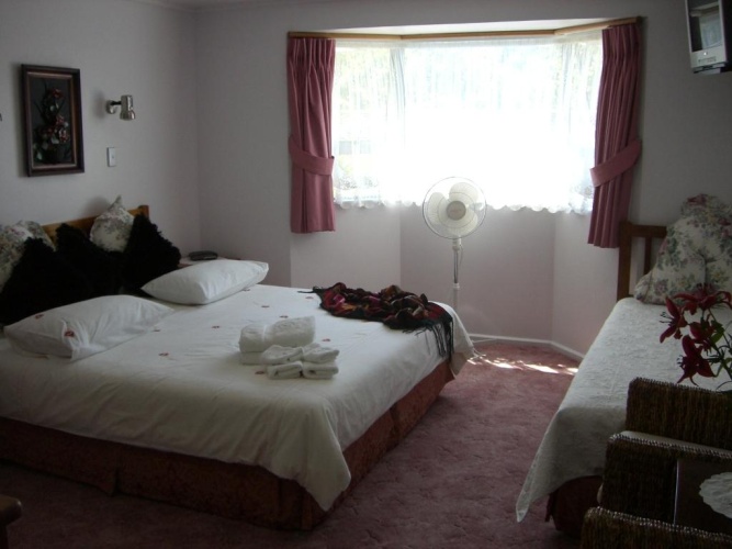 Standard Triple room