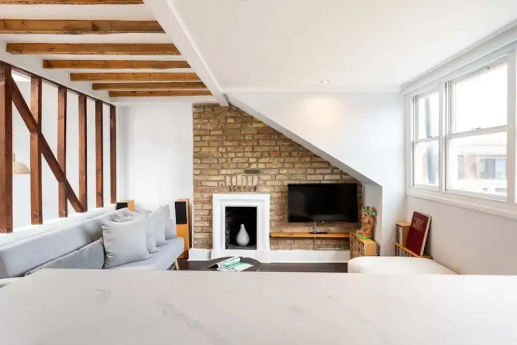 Bright Maida Vale Apartment