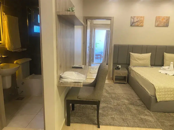 Holy Sheet Plus, Boutique Hotel