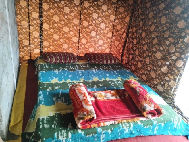 1 Bedroom Family Tent with land view