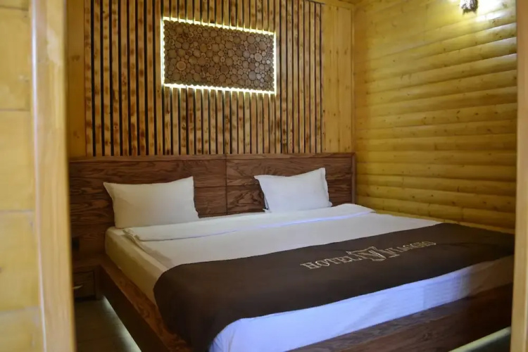 V hotel & tours