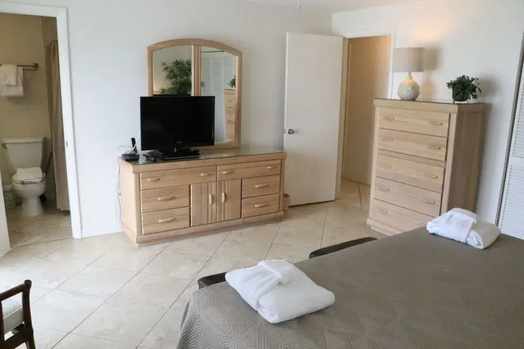 Jamaica Royale 403 - 2 Br Condo
