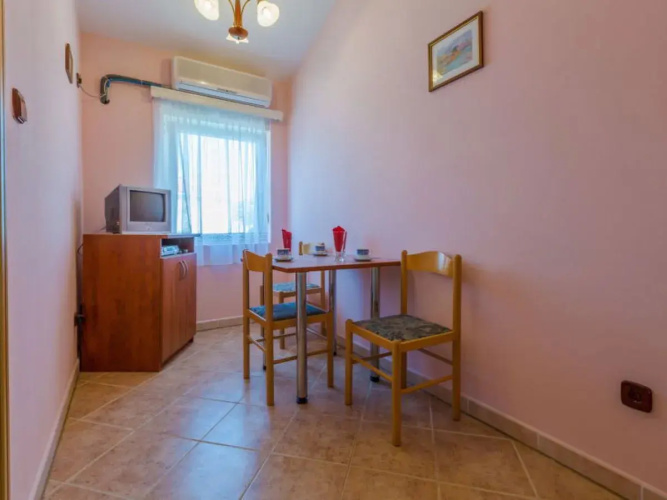 Apartment Delfin Karlobag 31811