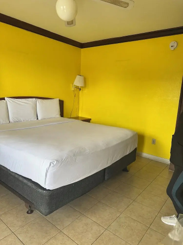 Evergreen Plaza Inn