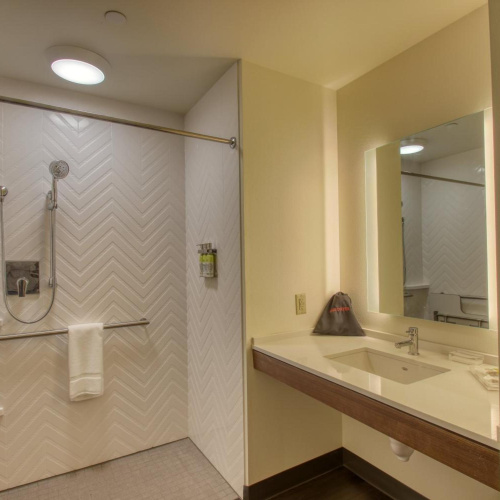 Holiday Inn - Appleton, an IHG Hotel