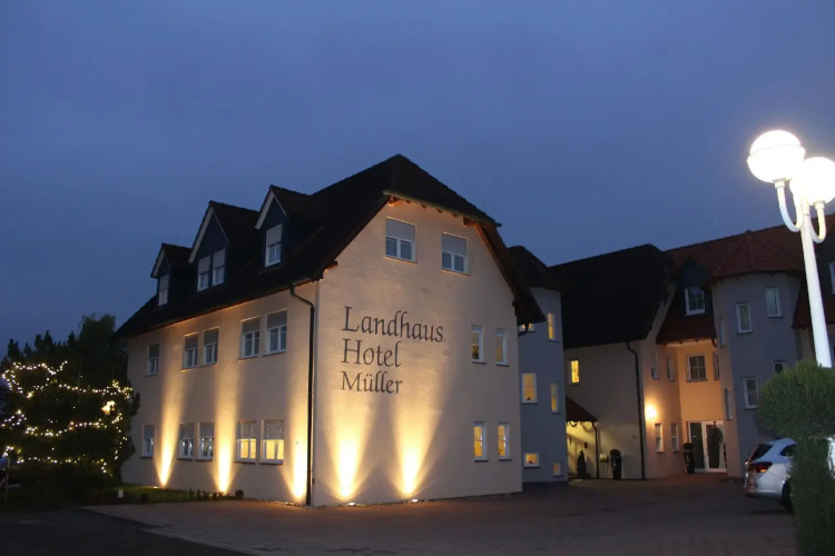 Landhaus Hotel Müller - Großostheim
