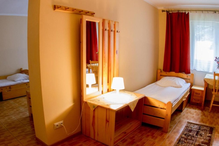 Standard Sextuple Family room