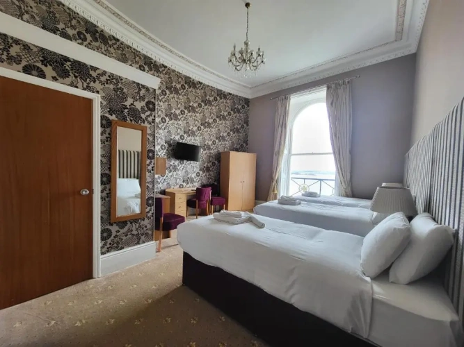 Standard Triple room with sea view