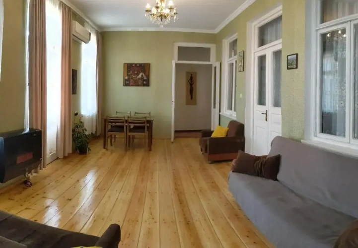 3 Bedrooms Apartment