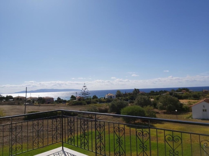 Apartment with balcony and with sea view