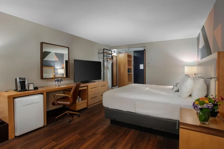 Standard Double room with city view