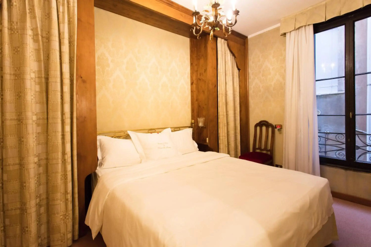 Hotel Flora