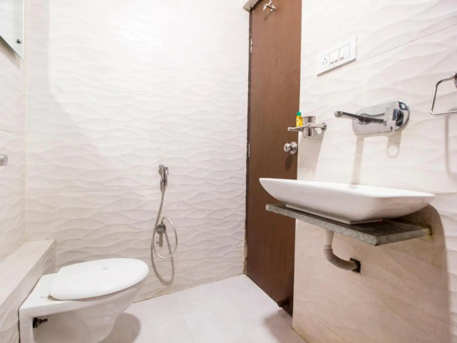 FabExpress Travelers Lodge