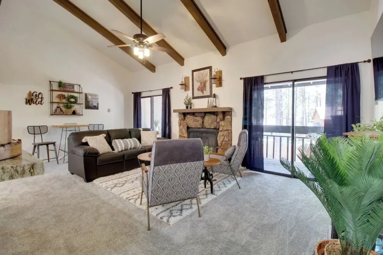 Forest-view Balcony: Pinetop-lakeside Condo
