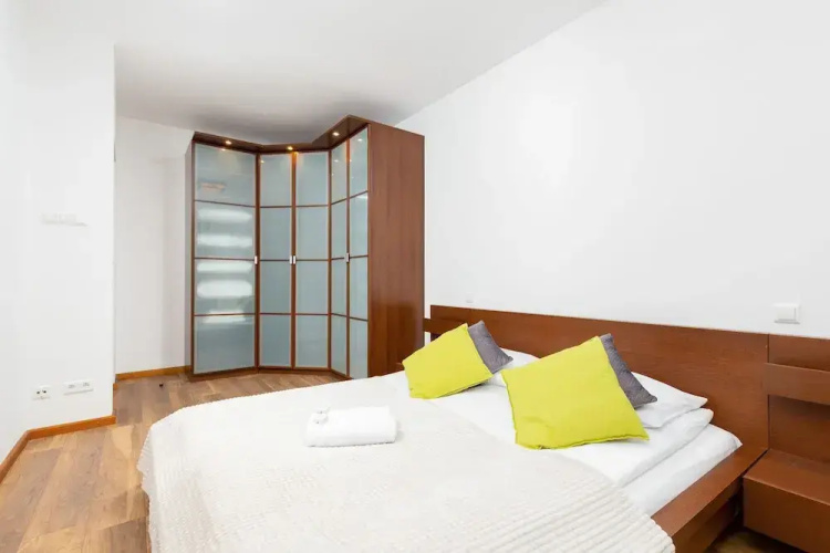 Broniwoja Apartment by Renters