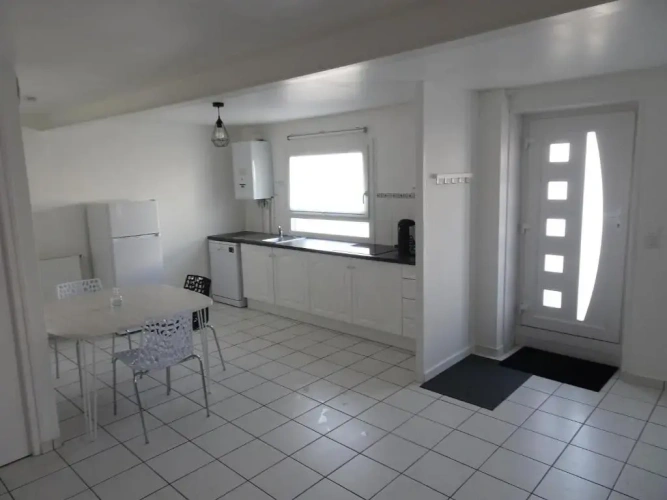 3 Bedrooms Apartment