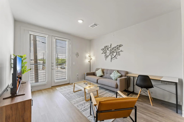 Prime Soco Charming 1BR King Suite w Pool Parking