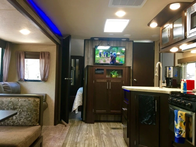 2 Bedrooms Standard Family room with park view