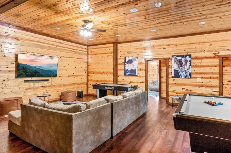 Smokeys Paradise by Avantstay Sleeps 22 + Pool