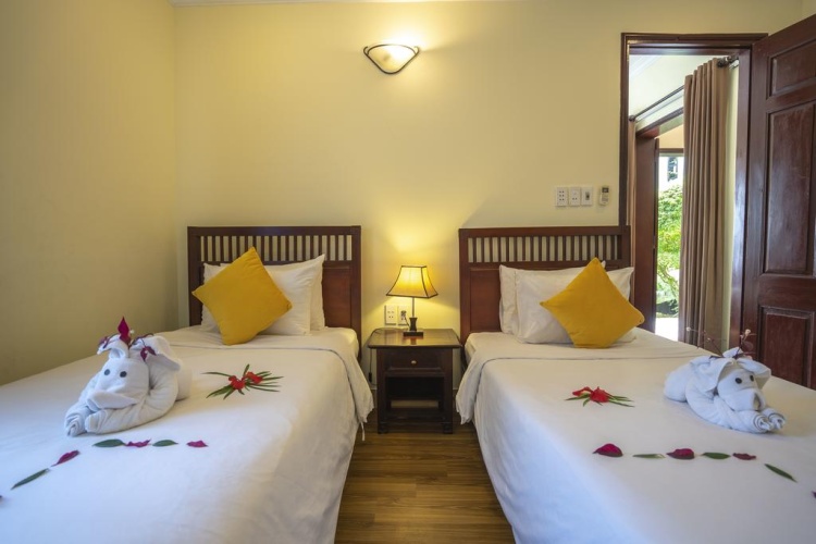 Suite with balcony and with river view