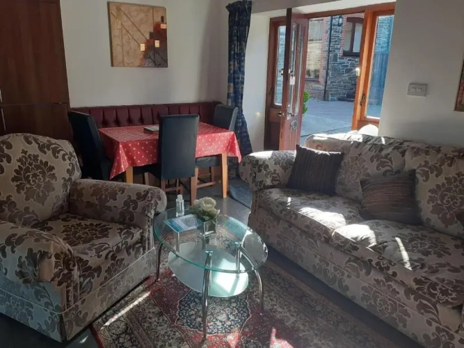 2 Bedrooms Cottage