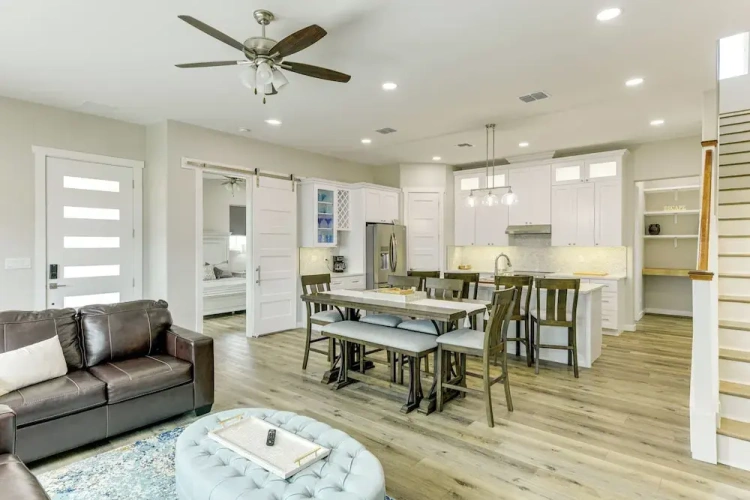 4 Bedrooms Cottage
