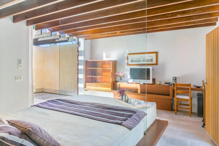 Historical house Mallorca pool wifi aircon/heat sleeps 12-14
