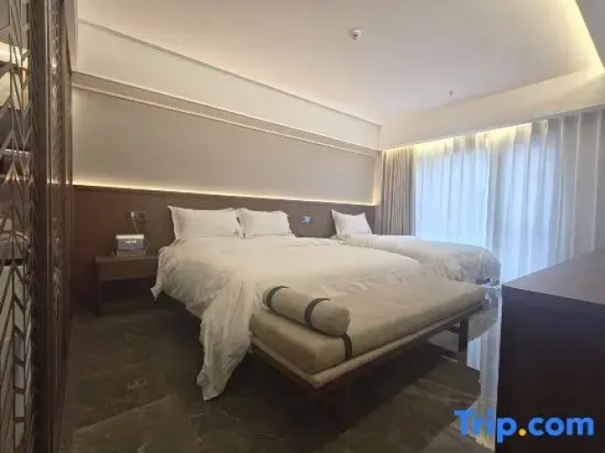 Deluxe Family Suite with view