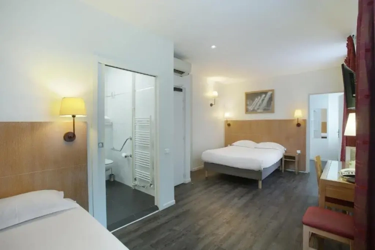 Standard Triple room